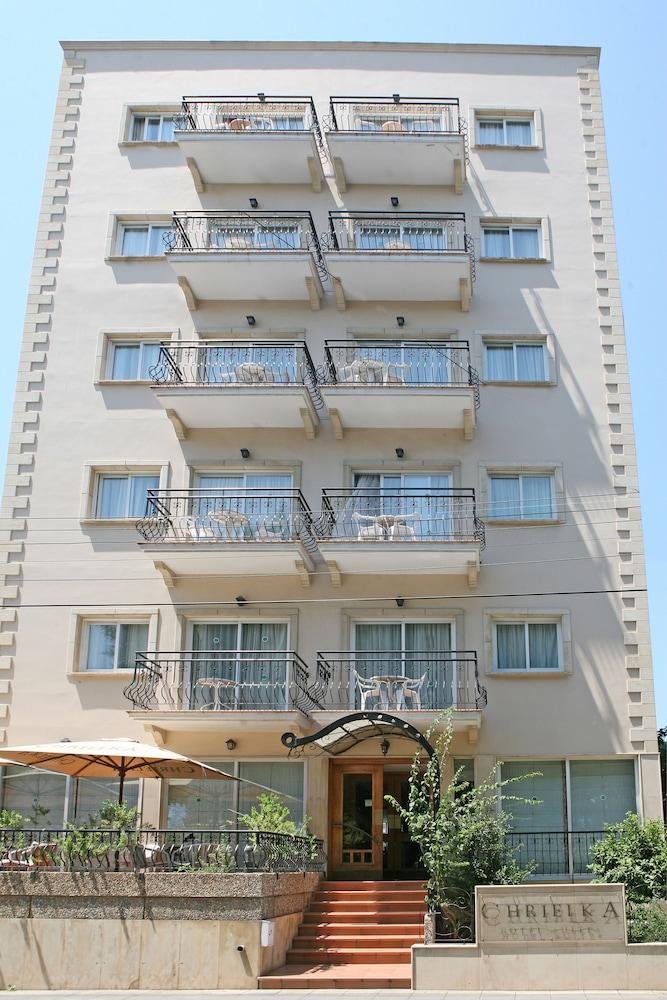 Chrielka Aparthotel Limasol