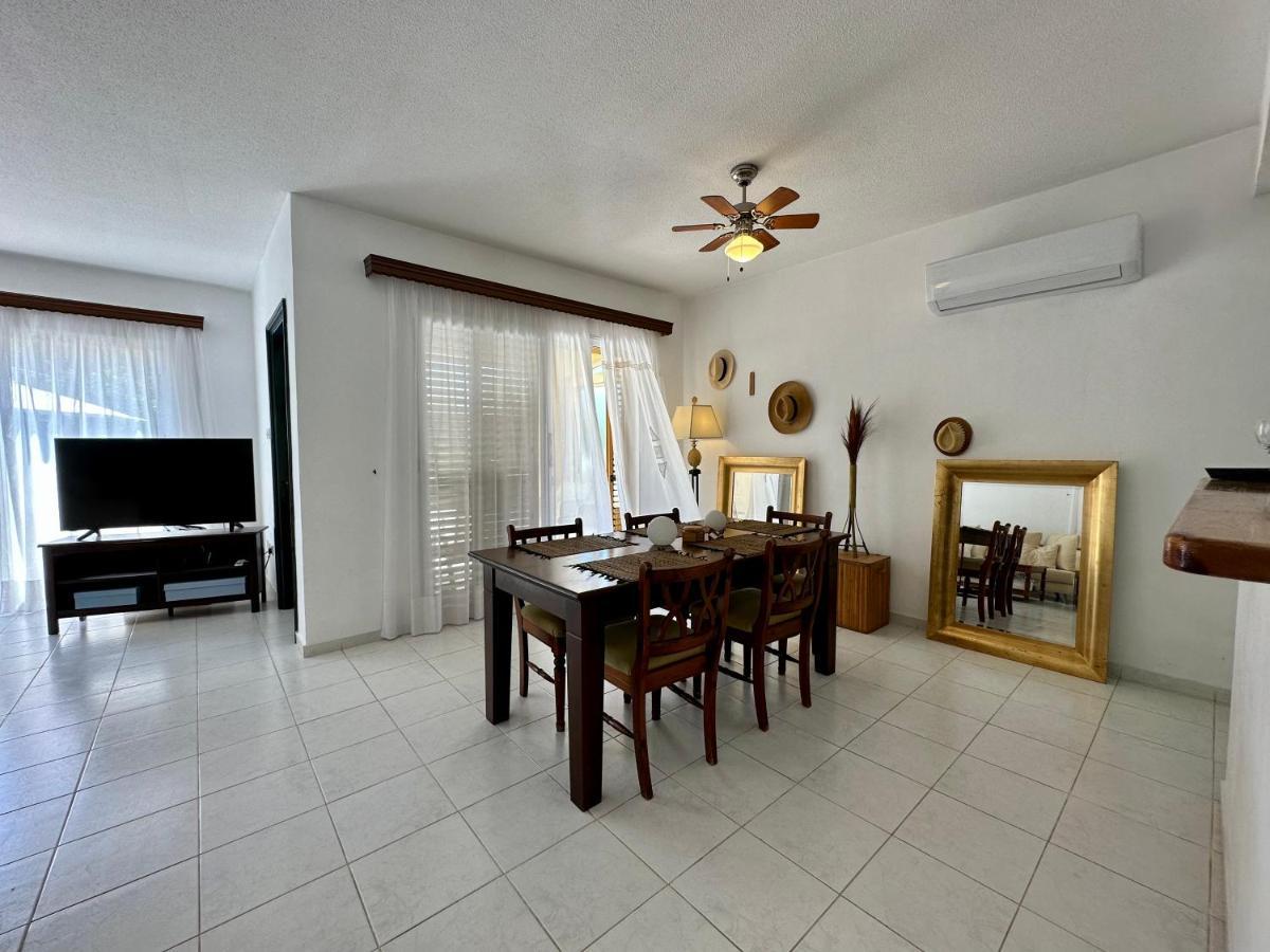 New Cozy Near The Beaches In The Magnificent Gardens Of Regina With Swimming Pools! *
