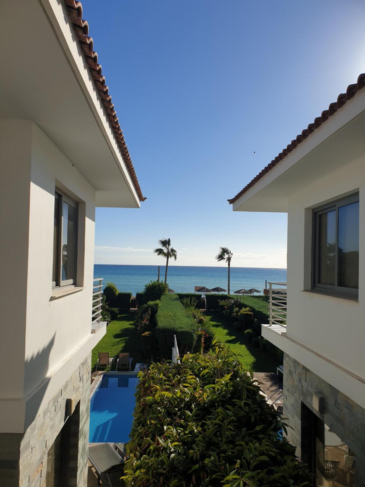 Luxury Beachfront With Private Pool, Yoga & Sea Adventures Holiday home *