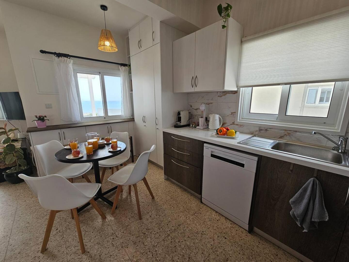 Ammos Beachfront Paradise * Larnaca