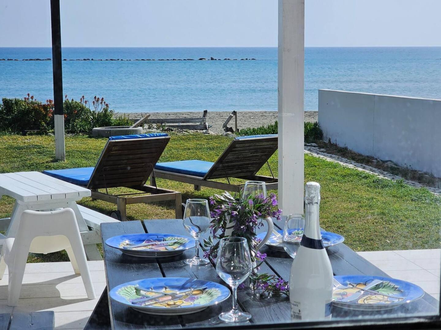 Ammos Beachfront Paradise *