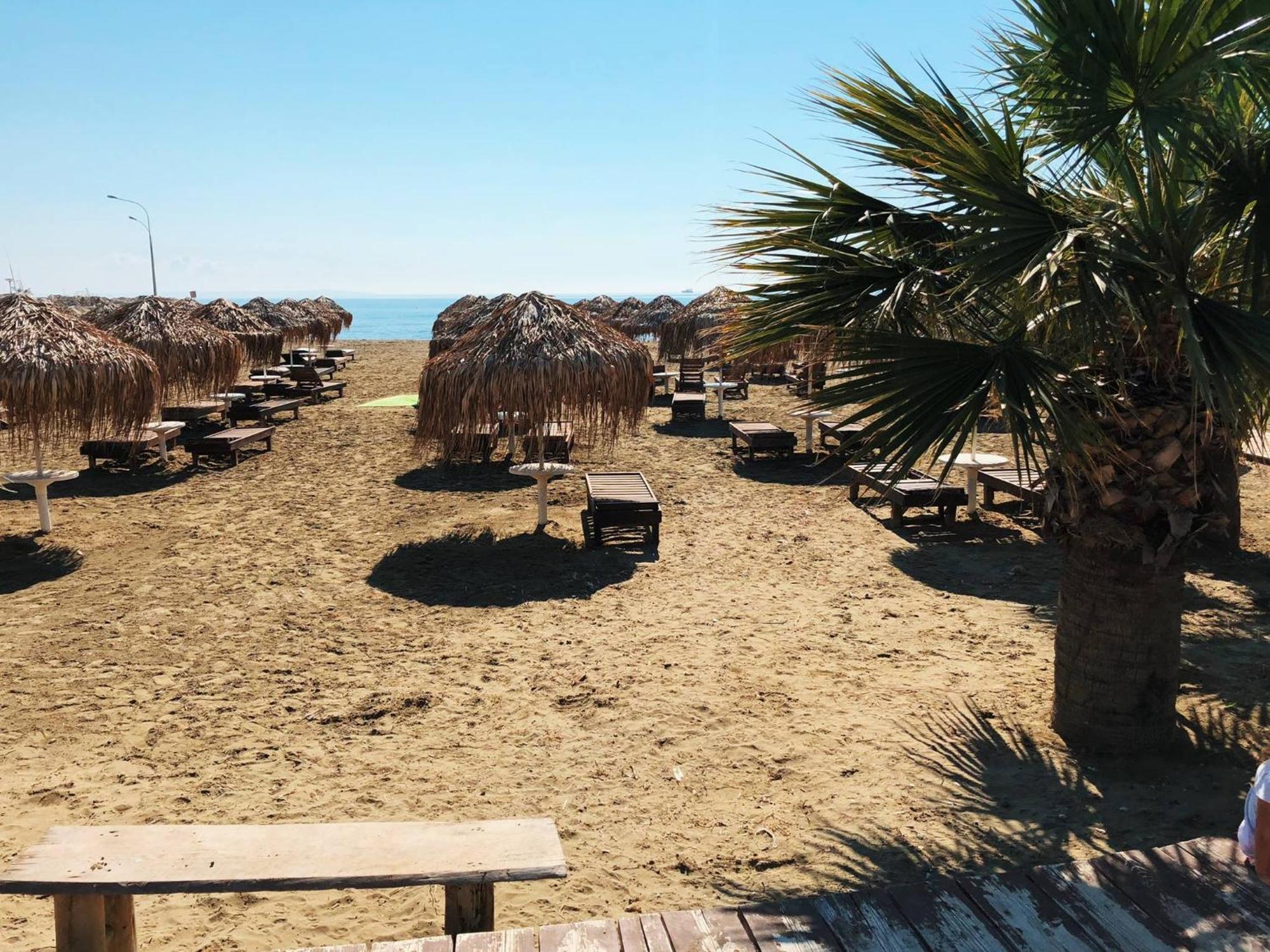 Apartment Front-row - Skyline Retreat - Pool Access Larnaca
