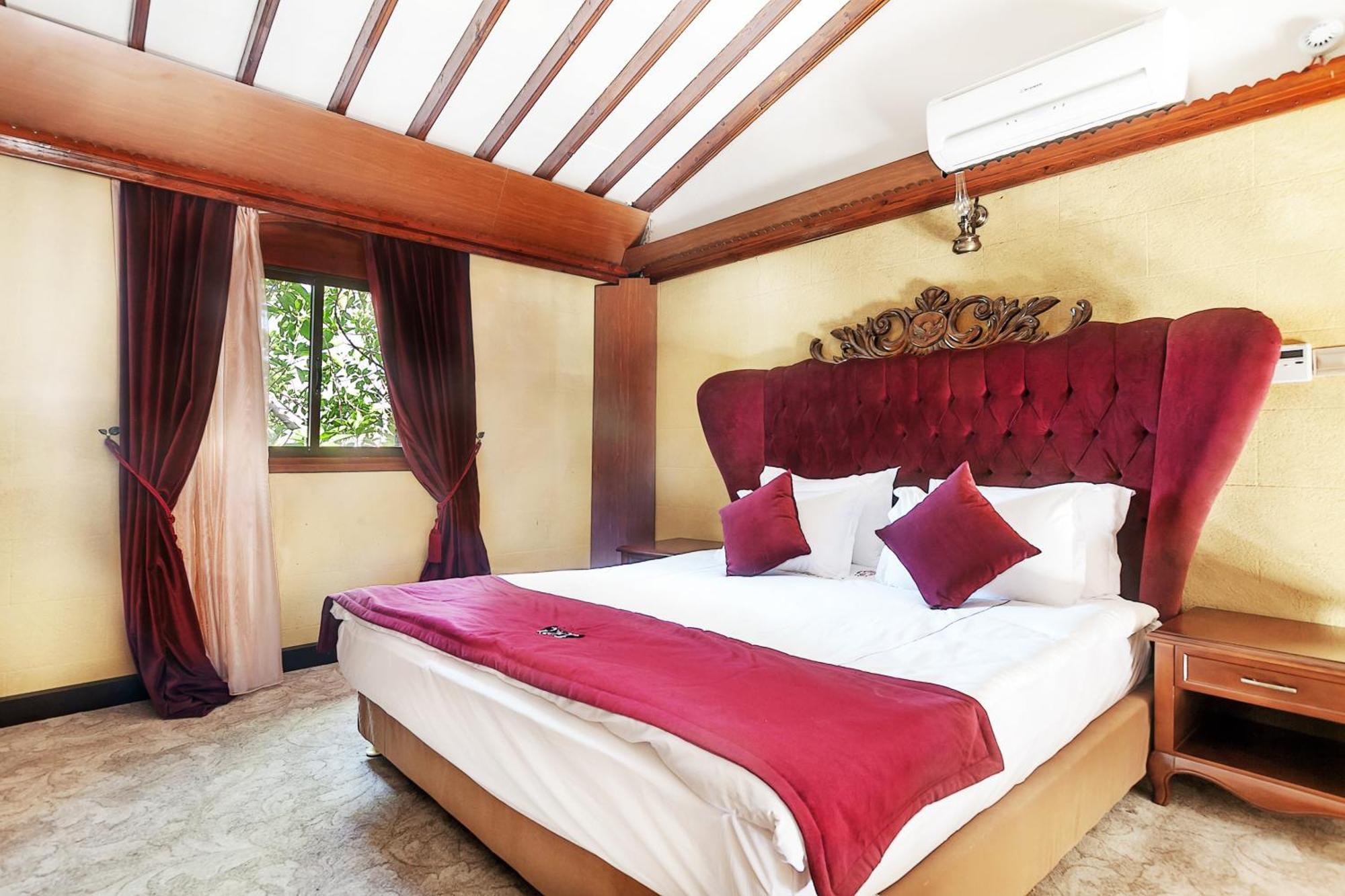 Hotel Le Chateau Lambousa