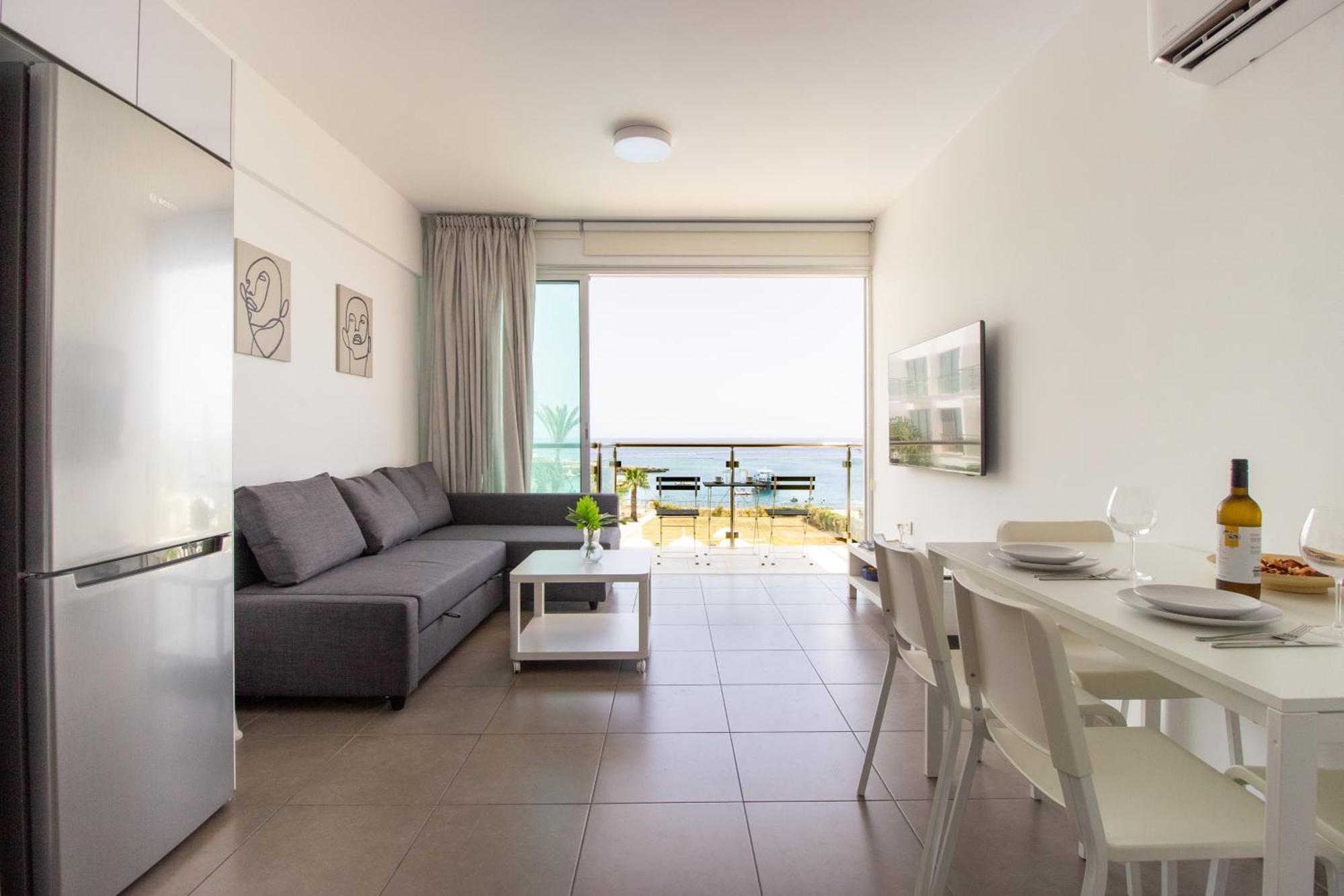 Apartment Stunning Sea-views Apt,