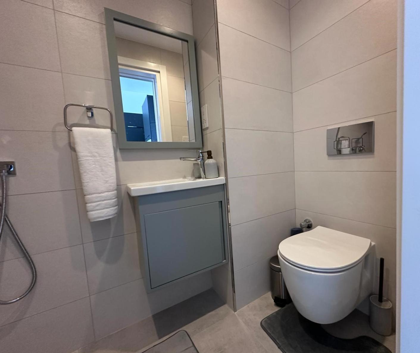 Apartment Sunny Seaside Retreat - Apartment, Bahceli *