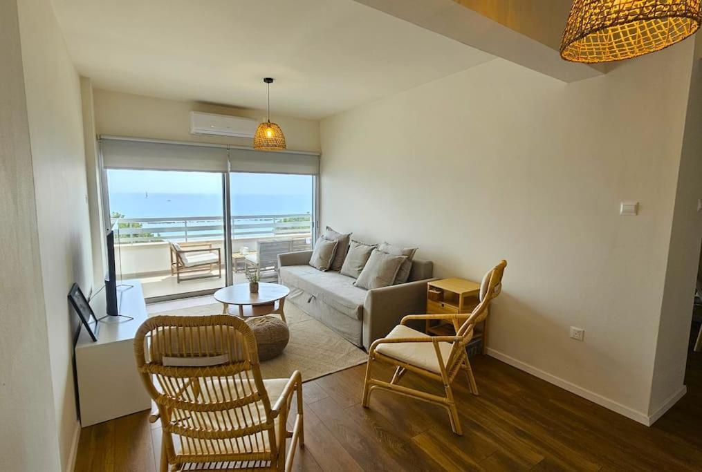 Molos Beachfront City-centre * Limasol