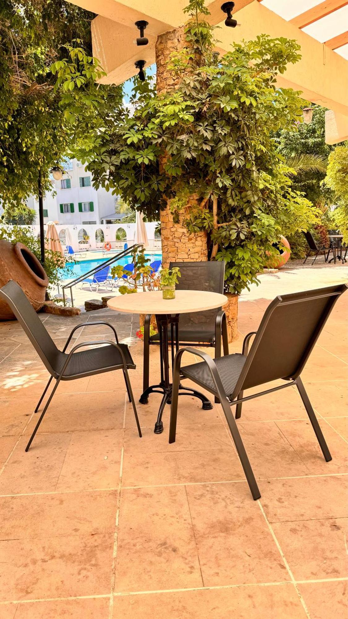 Navarria Blue Hotel Limassol