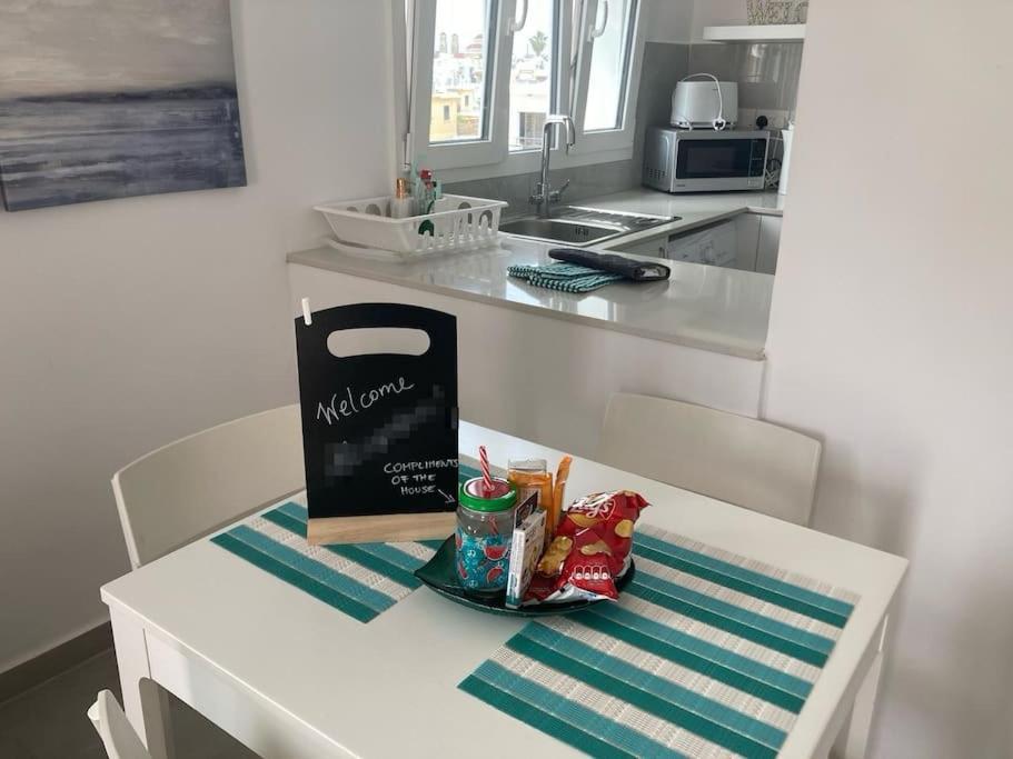 Apartment Harbour 1 Bedroom Steps From And Nightlife *