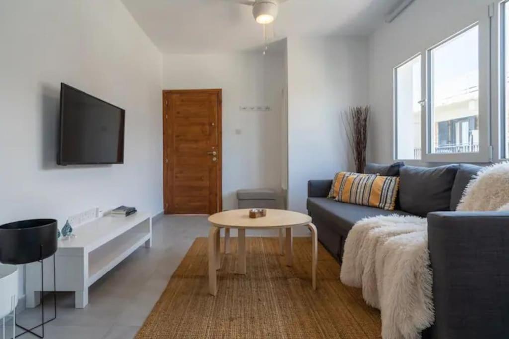 Harbour 1 Bedroom Steps From And Nightlife Paphos