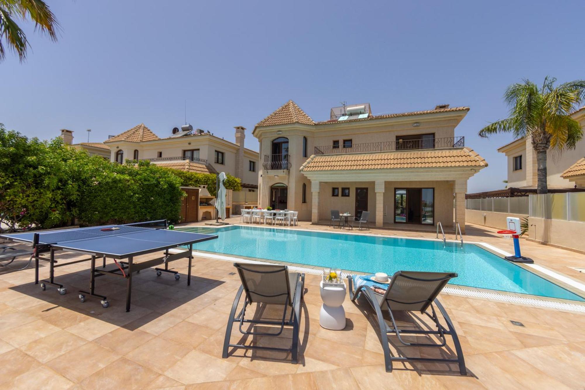 Sunnyvillas: 4br Seafront Villa*private Pool*bw44 Villa Protaras