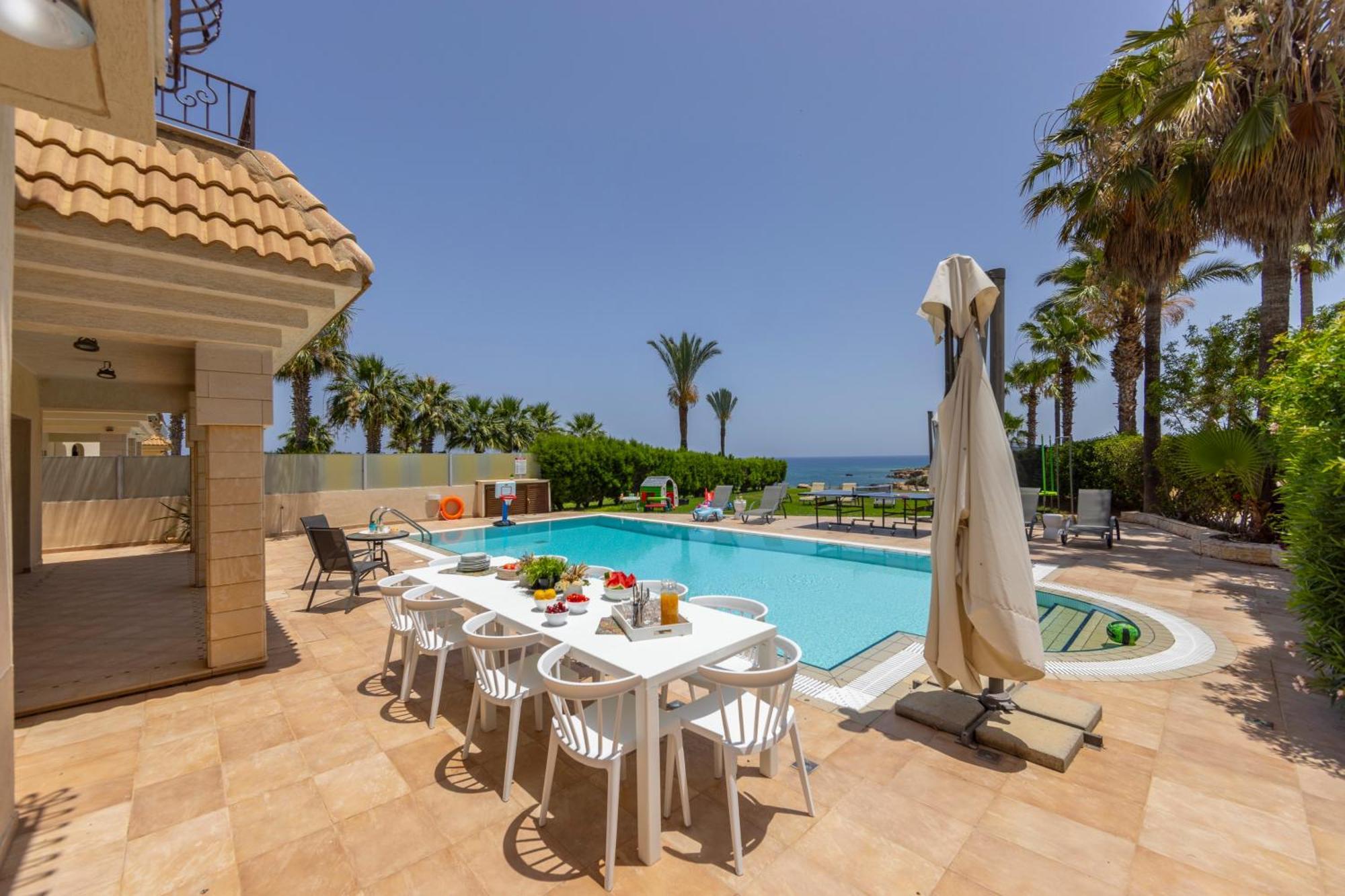 Sunnyvillas: 4br Seafront Villa*private Pool*bw44 Protaras