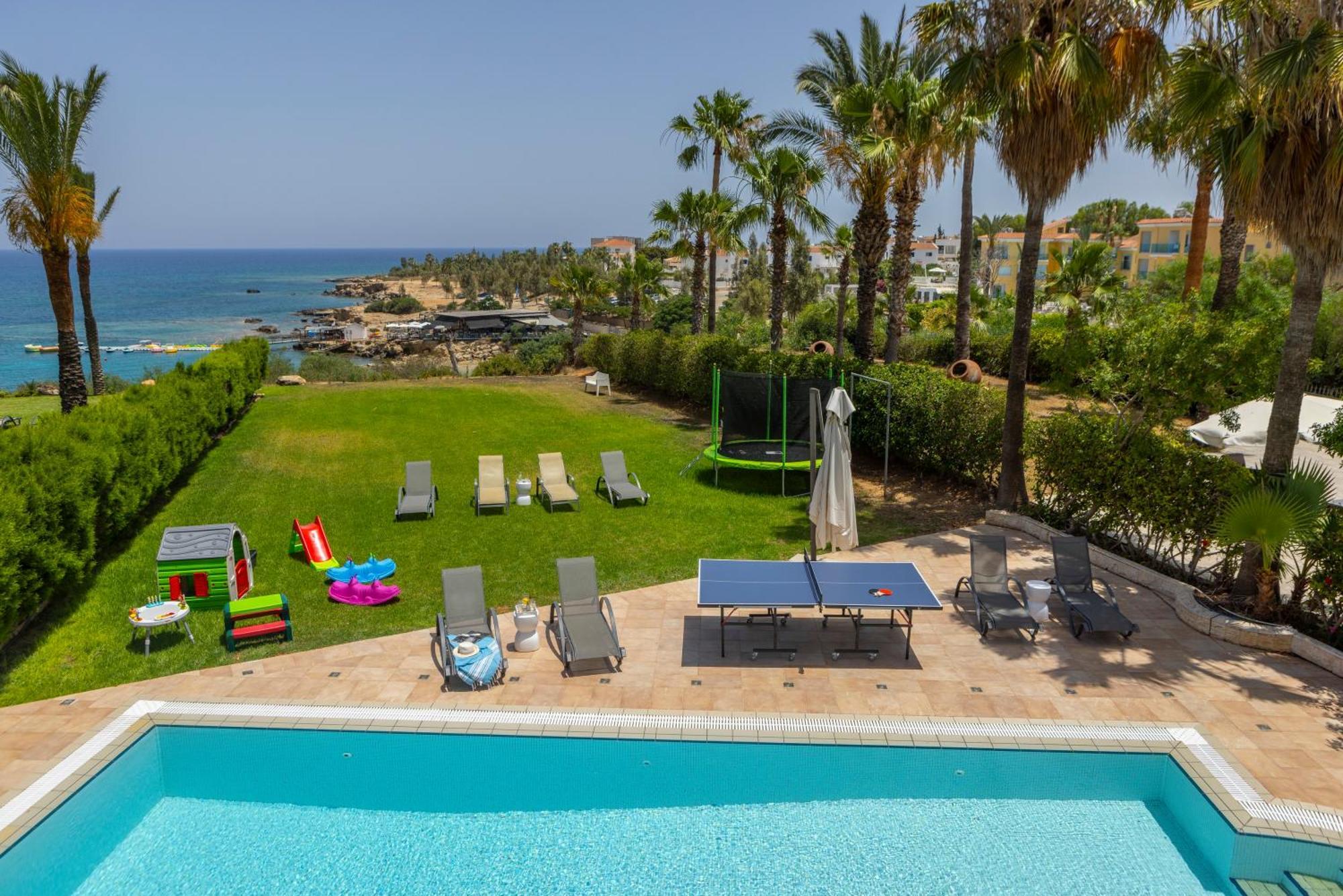 Villa Sunnyvillas: 4br Seafront Villa*private Pool*bw44