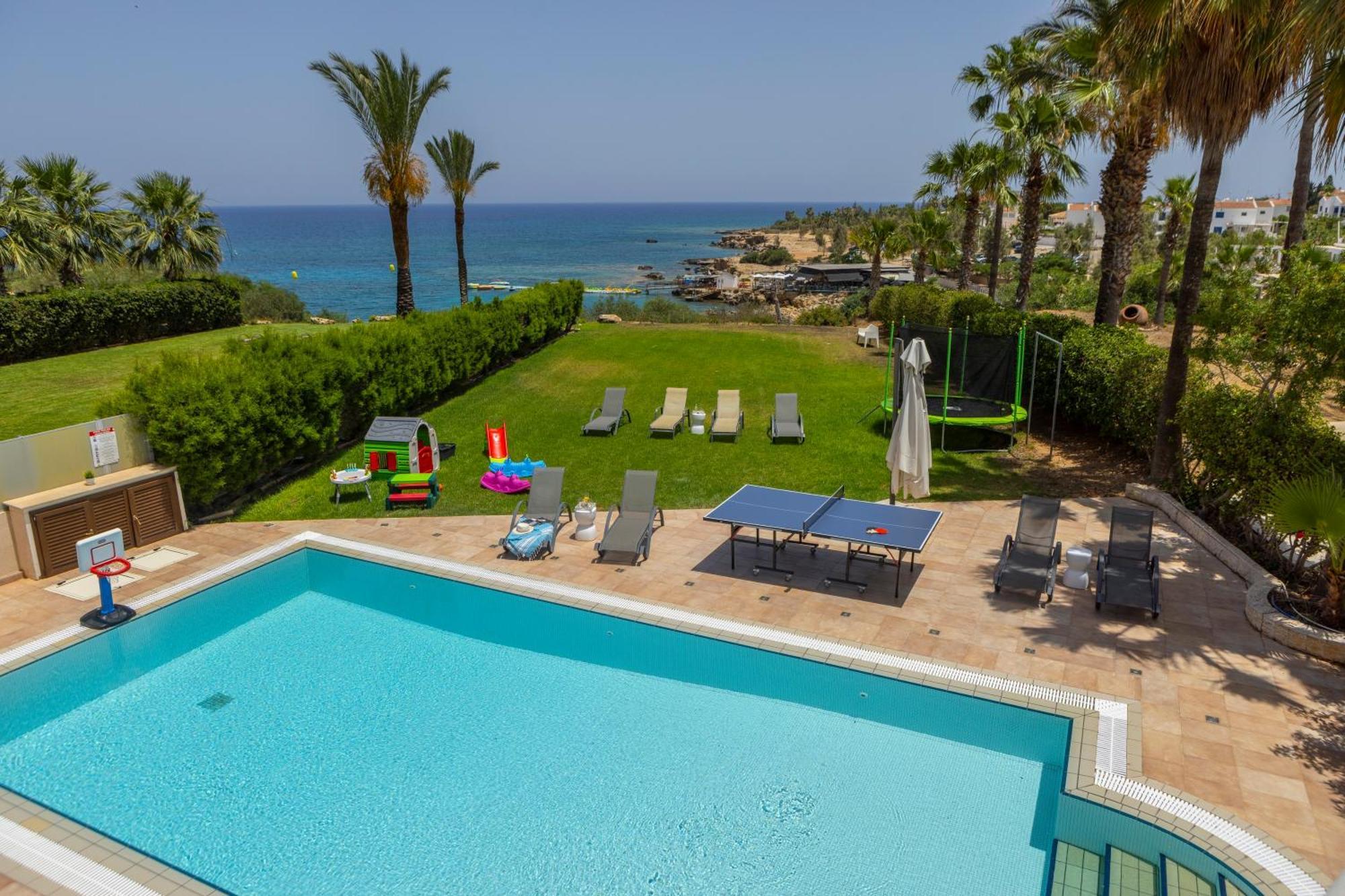 Sunnyvillas: 4br Seafront Villa*private Pool*bw44 Villa Protaras