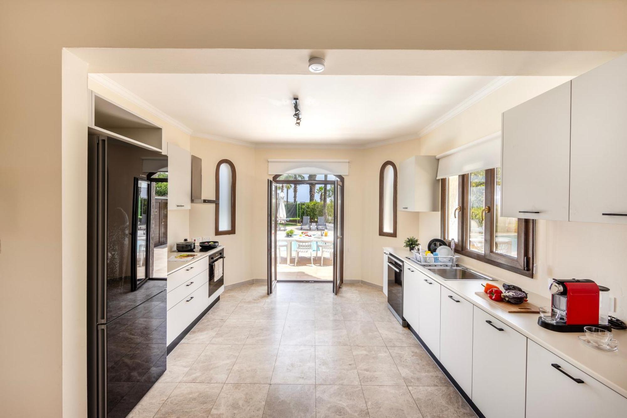 Sunnyvillas: 4br Seafront Villa*private Pool*bw44 Protaras