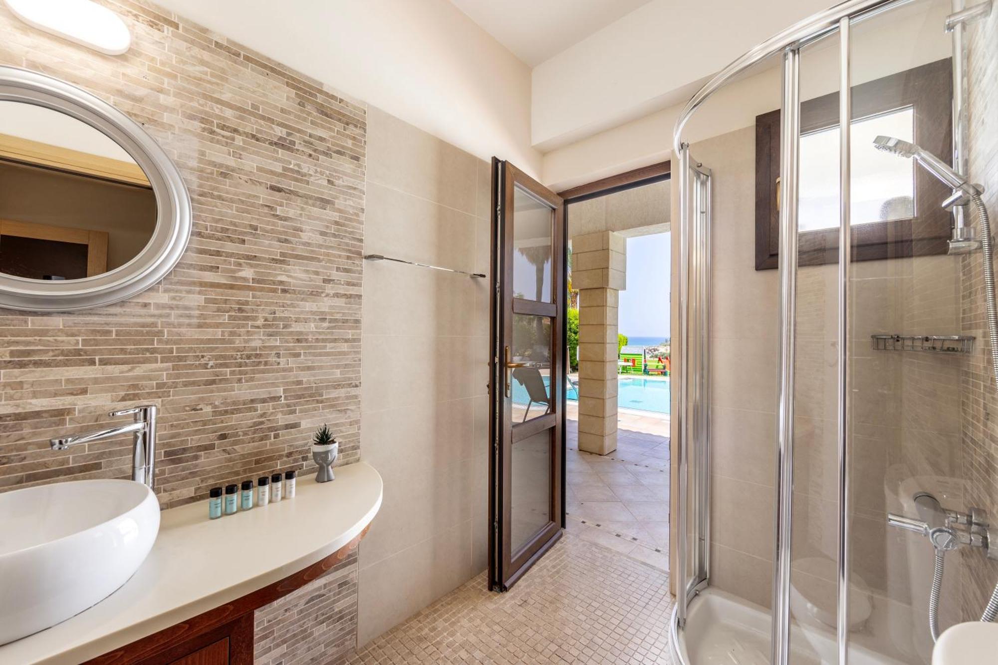 Sunnyvillas: 4br Seafront Villa*private Pool*bw44 * Protaras