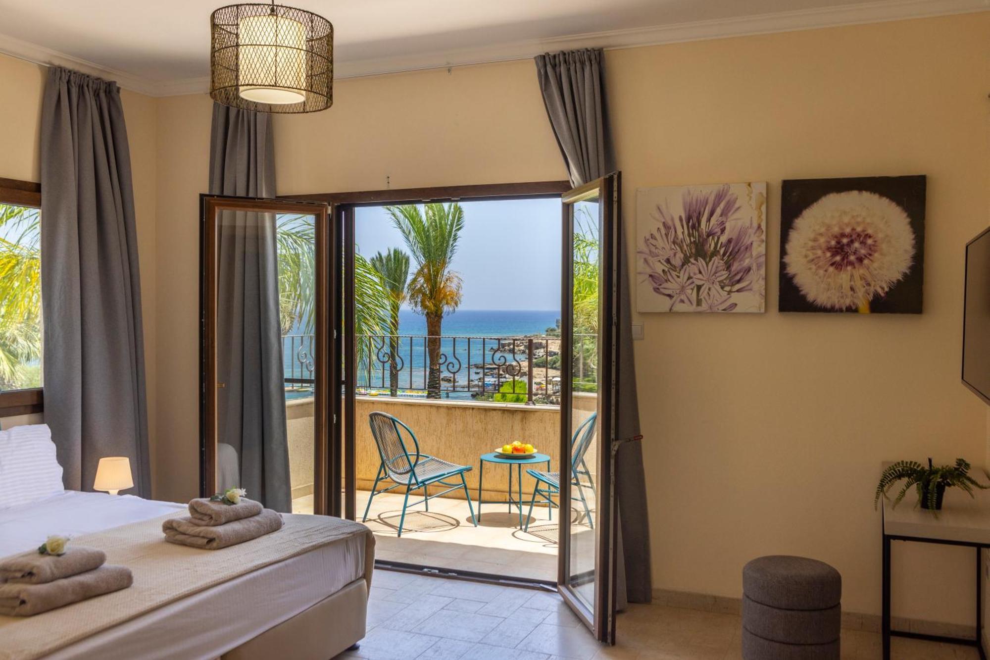 Sunnyvillas: 4br Seafront Villa*private Pool*bw44 Villa Protaras