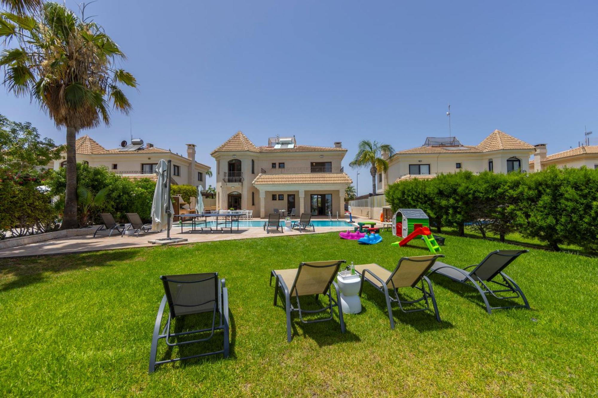 Sunnyvillas: 4br Seafront Villa*private Pool*bw44 Protaras