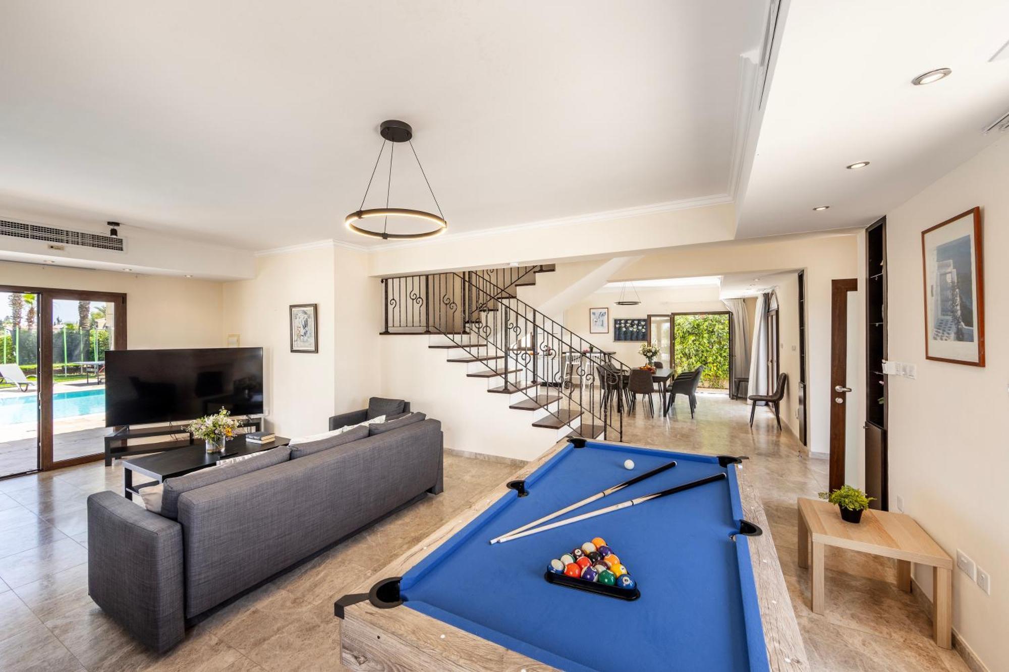 Villa Sunnyvillas: 4br Seafront Villa*private Pool*bw44