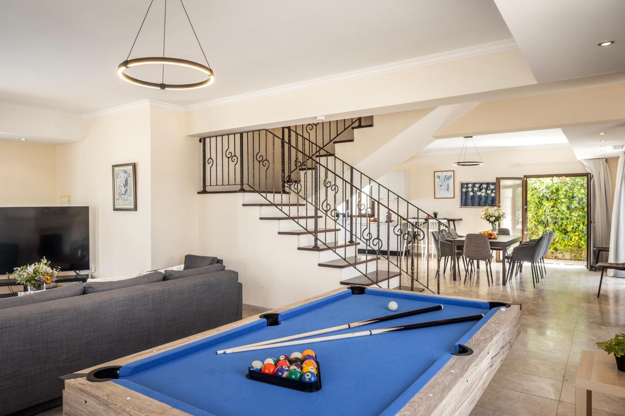 Sunnyvillas: 4br Seafront Villa*private Pool*bw44 Villa Protaras