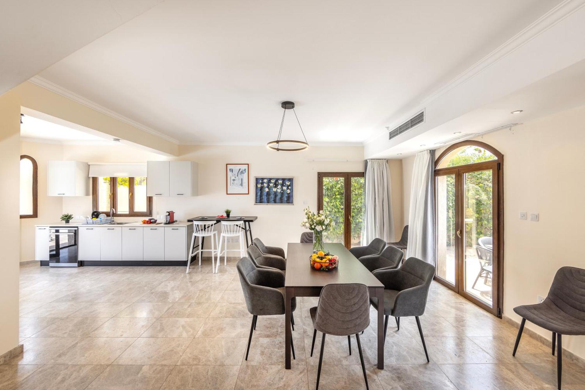 Villa Sunnyvillas: 4br Seafront Villa*private Pool*bw44 Protaras