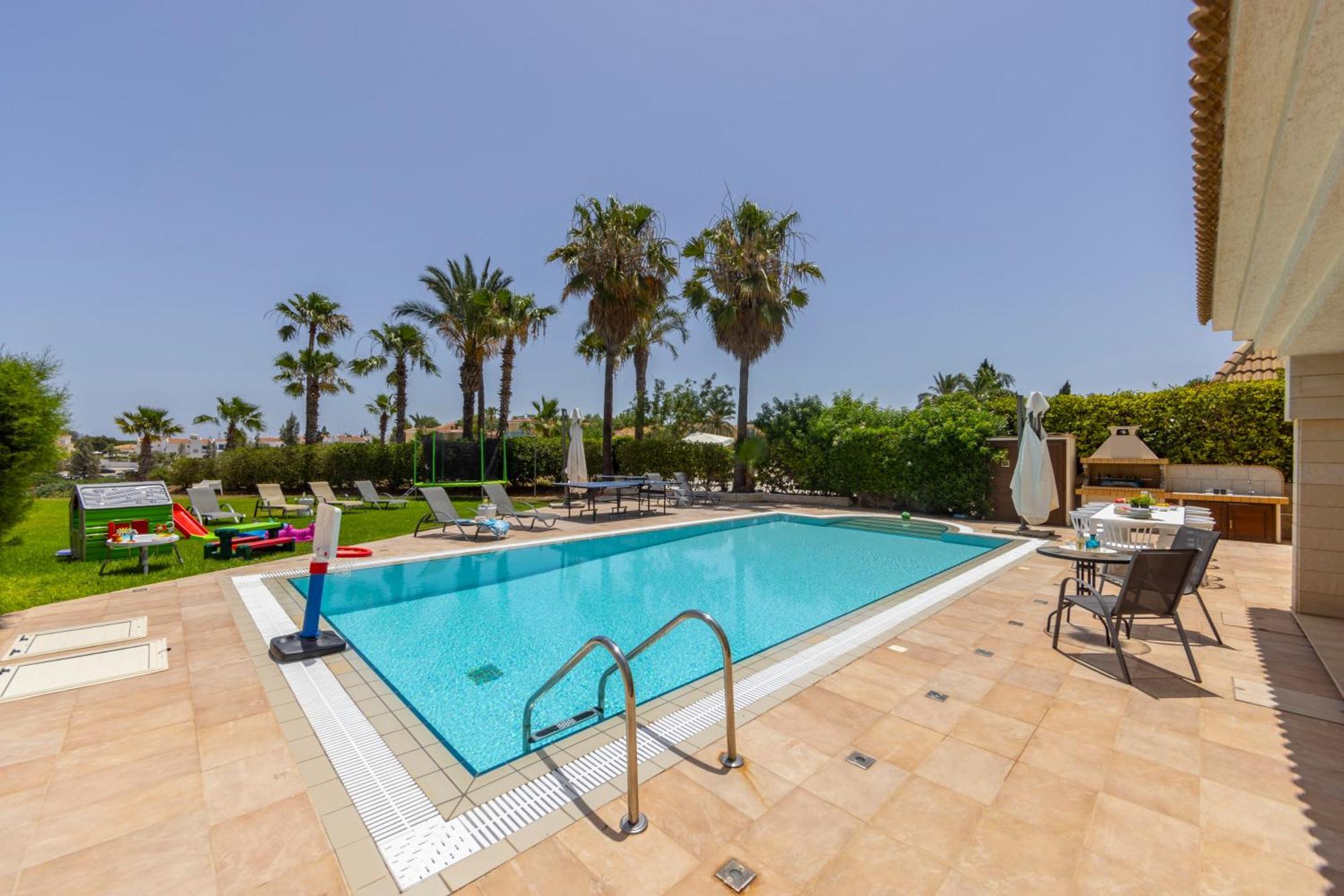Sunnyvillas: 4br Seafront Villa*private Pool*bw44 Protaras