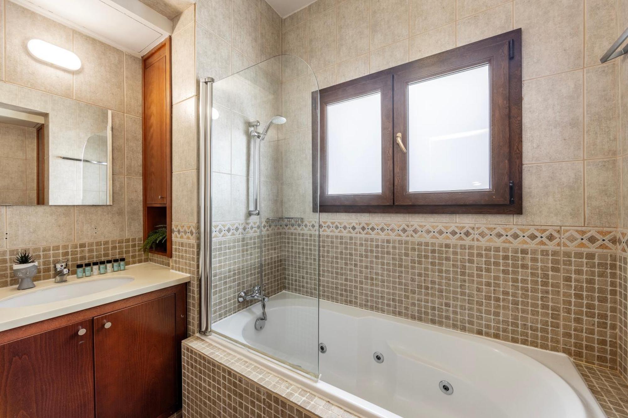 Villa Sunnyvillas: 4br Seafront Villa*private Pool*bw44 *