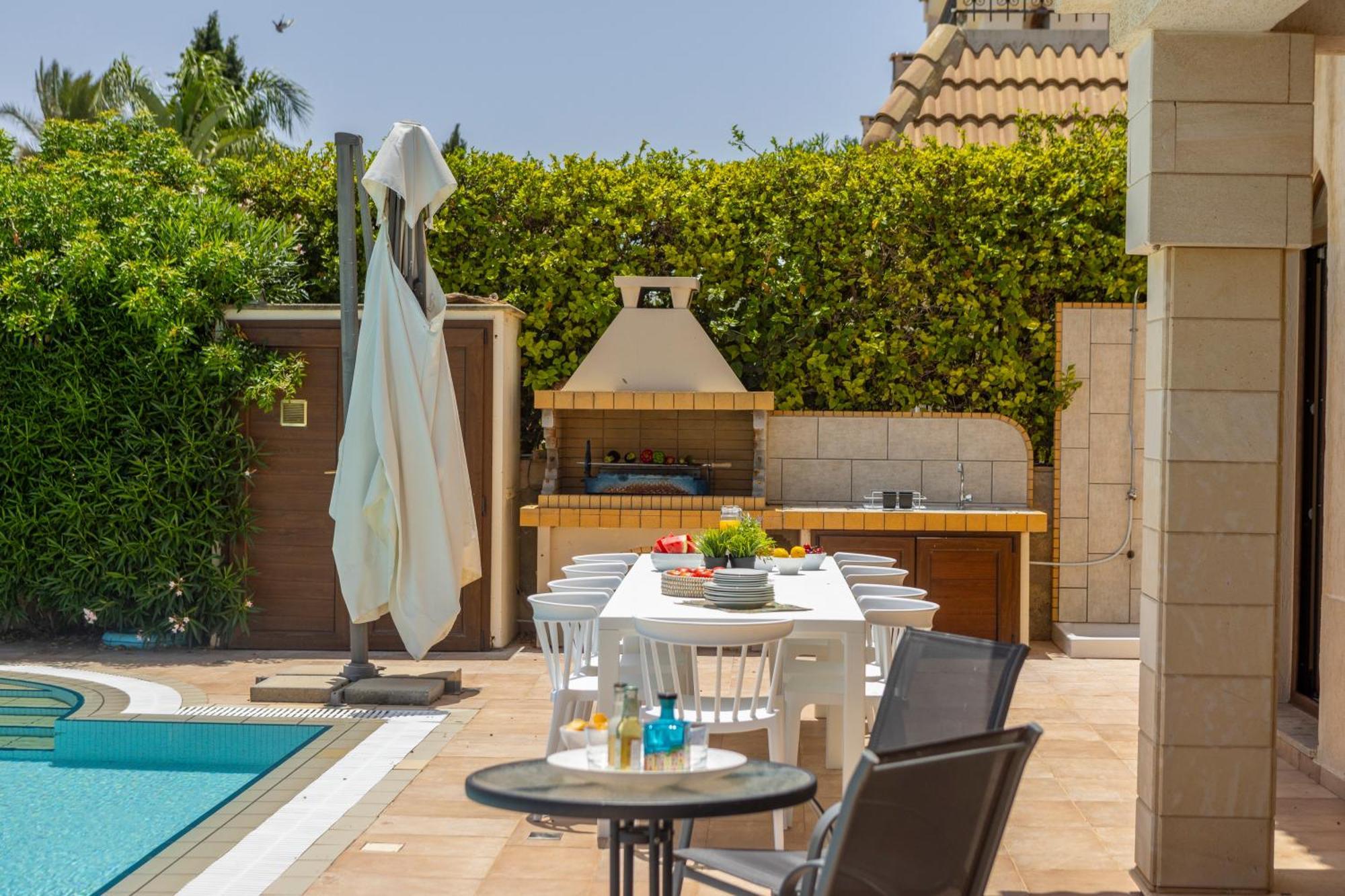 Sunnyvillas: 4br Seafront Villa*private Pool*bw44