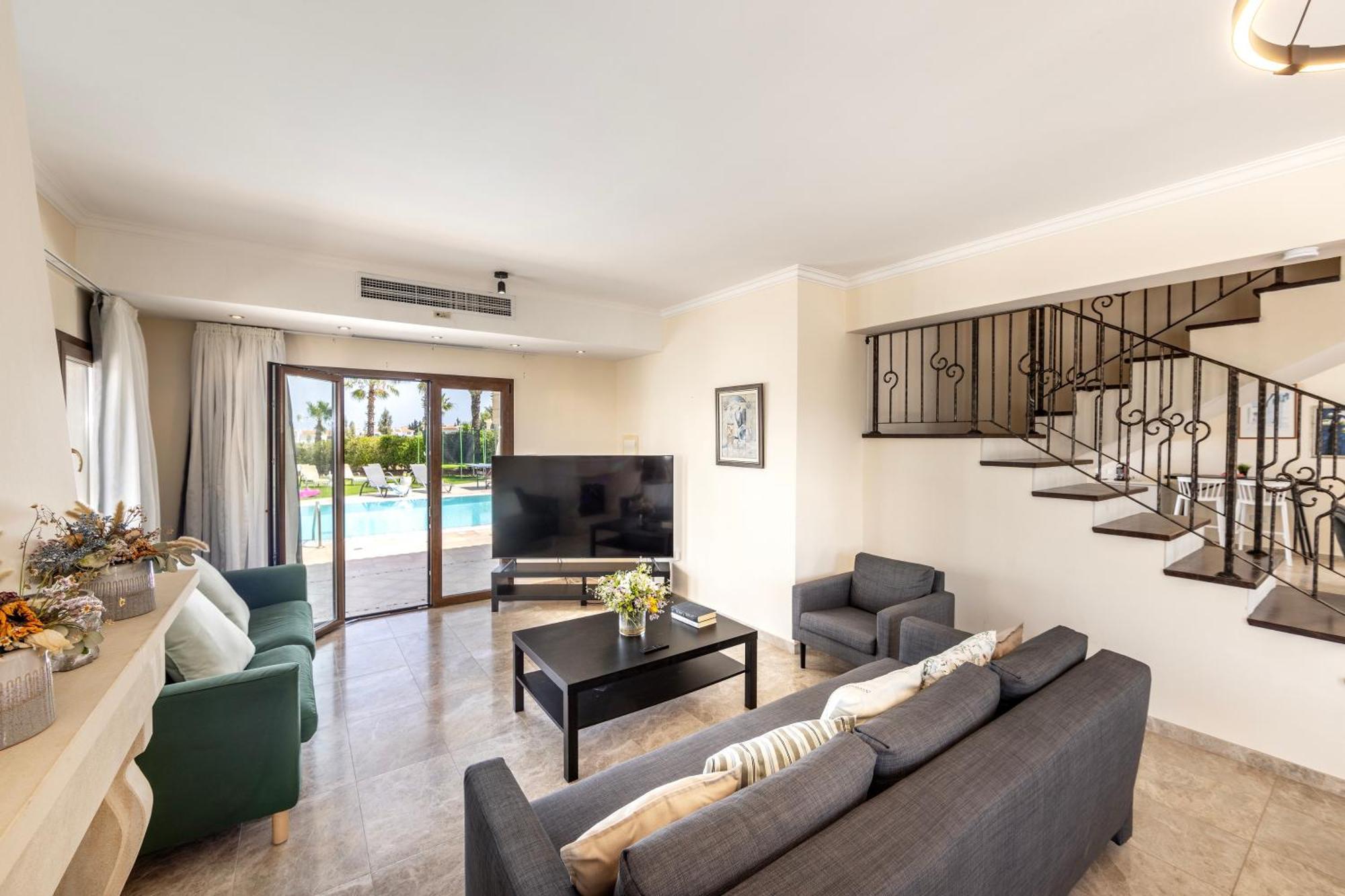Sunnyvillas: 4br Seafront Villa*private Pool*bw44 Villa Protaras
