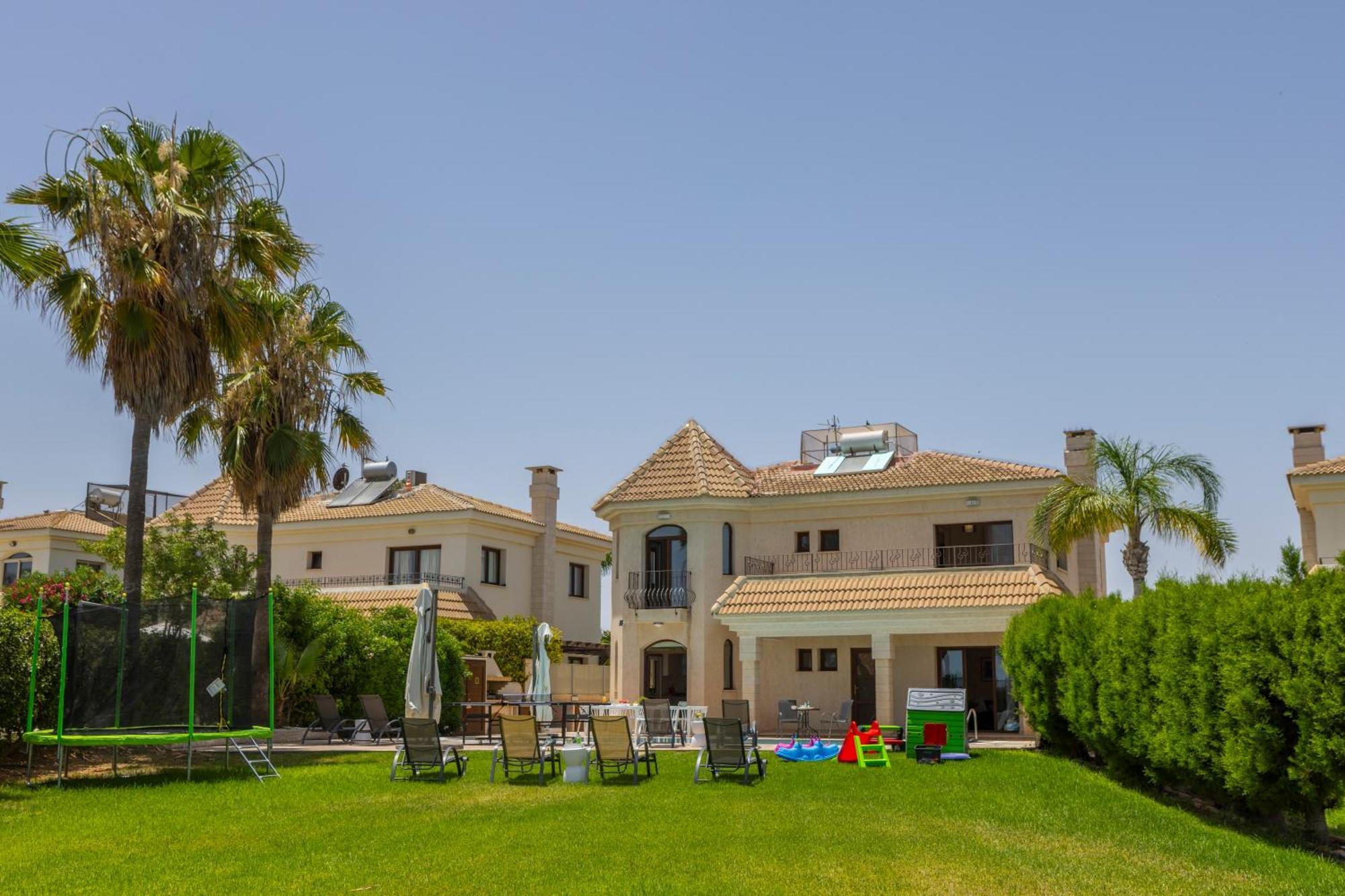 Villa Sunnyvillas: 4br Seafront Villa*private Pool*bw44 Protaras