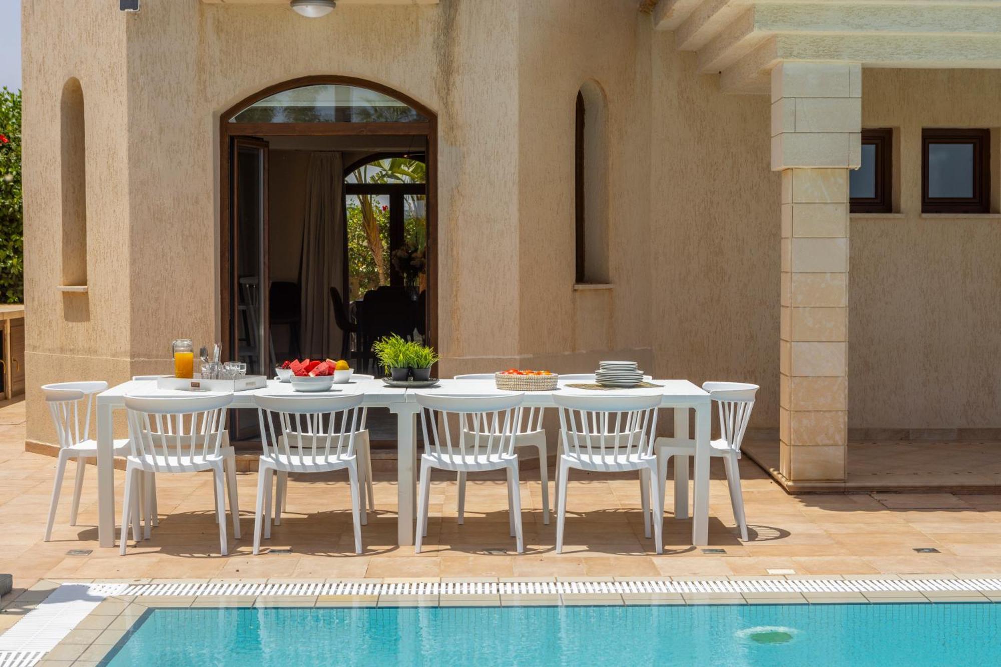 Sunnyvillas: 4br Seafront Villa*private Pool*bw44 Protaras