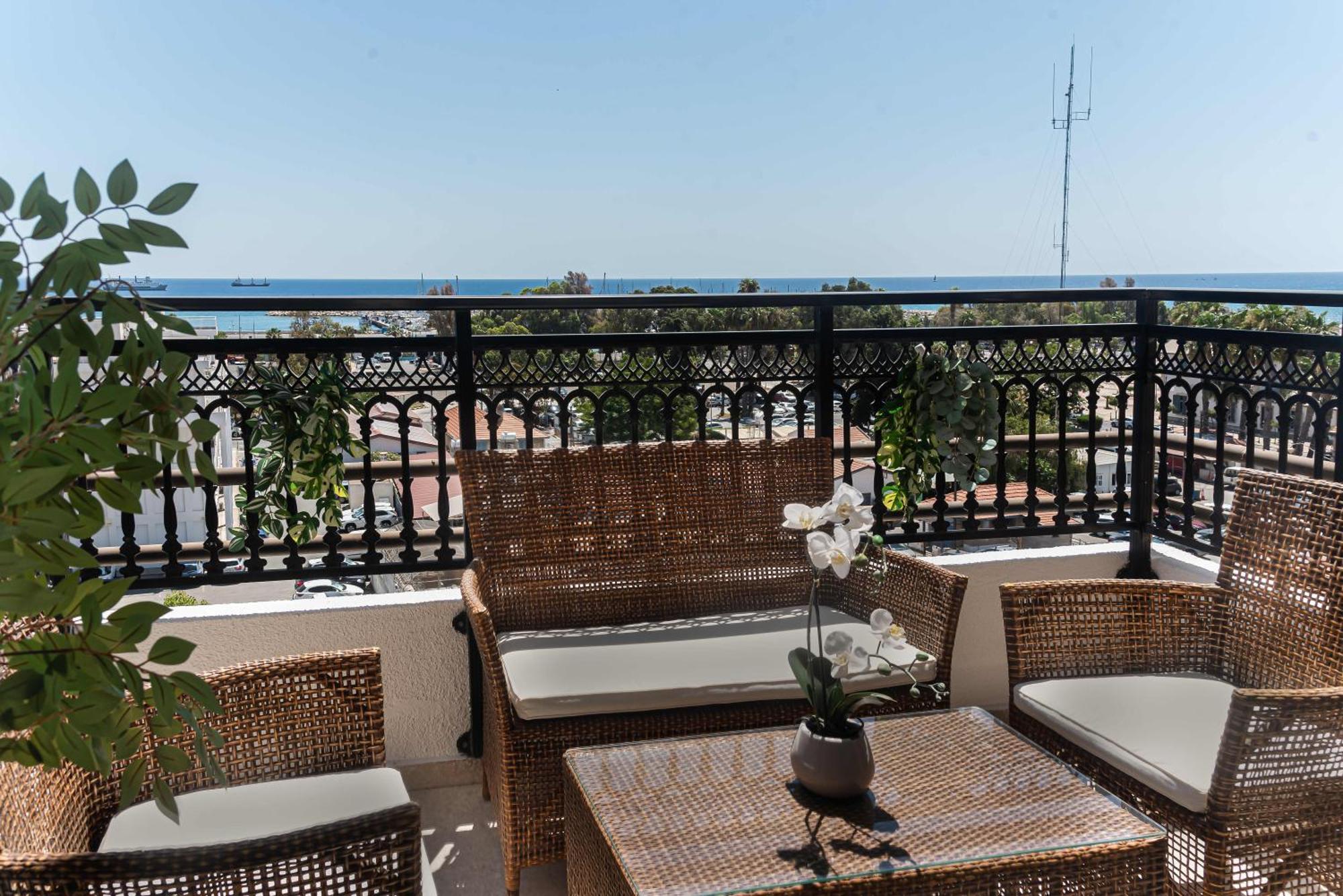 Phaedrus Living Seaview Phinikoudes Flat Apartment