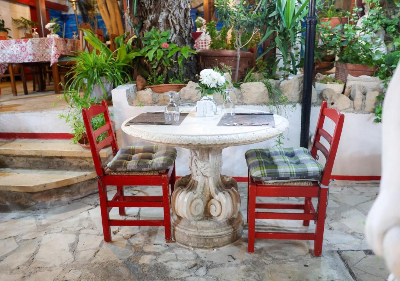 Hotel Kiniras Traditional & Restaurant