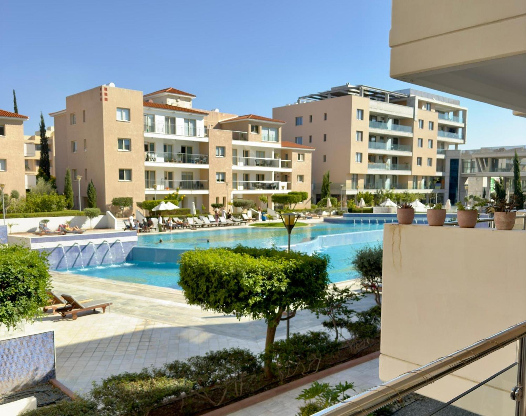 Modern Vacation At Elysia Park Apartment