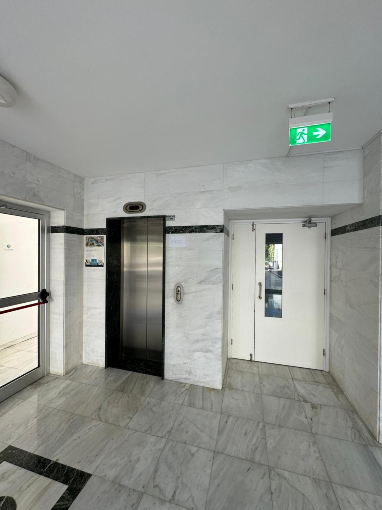 Modern Vacation At Elysia Park Apartment *