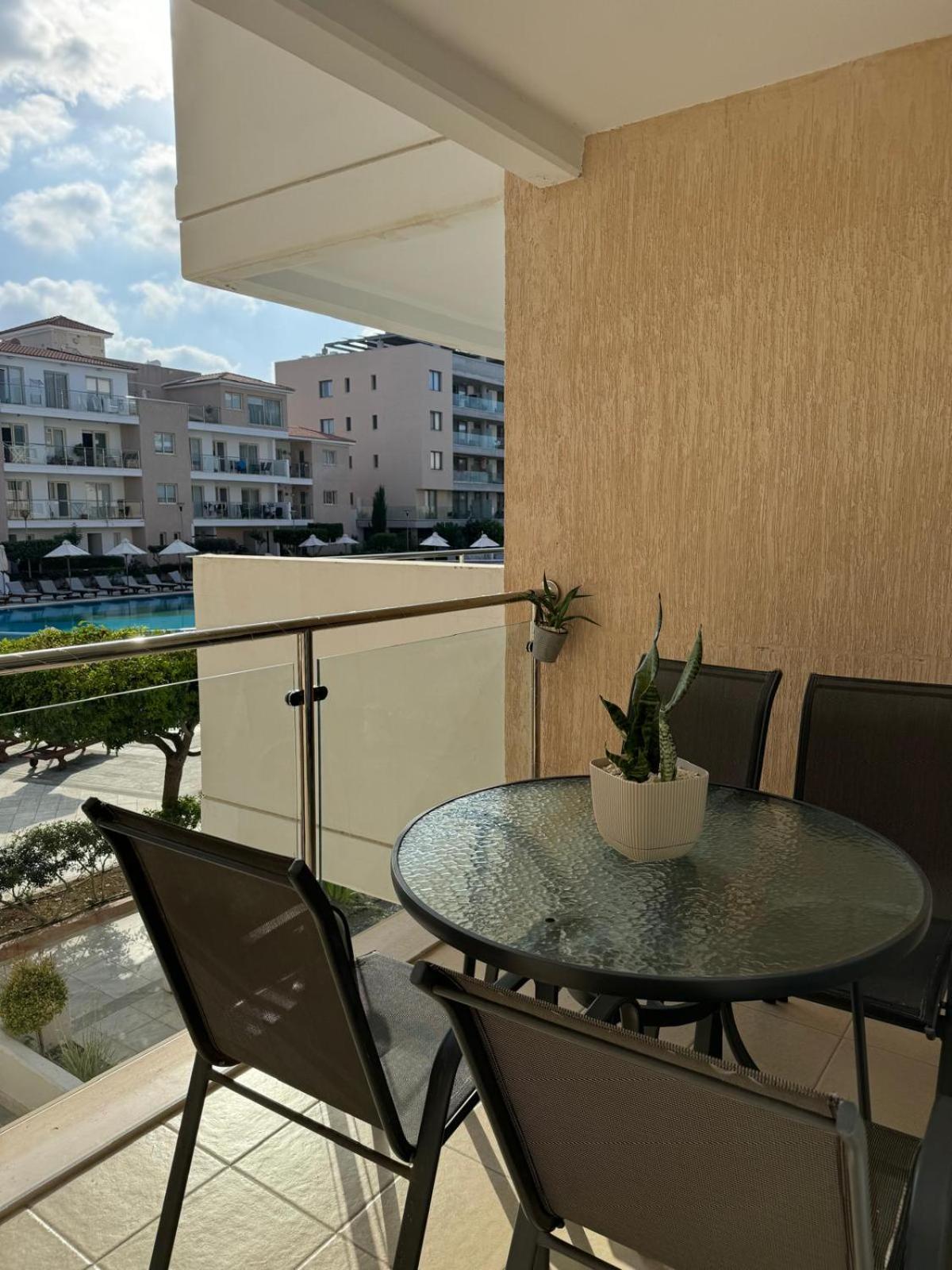 Apartment Modern Vacation At Elysia Park Paphos
