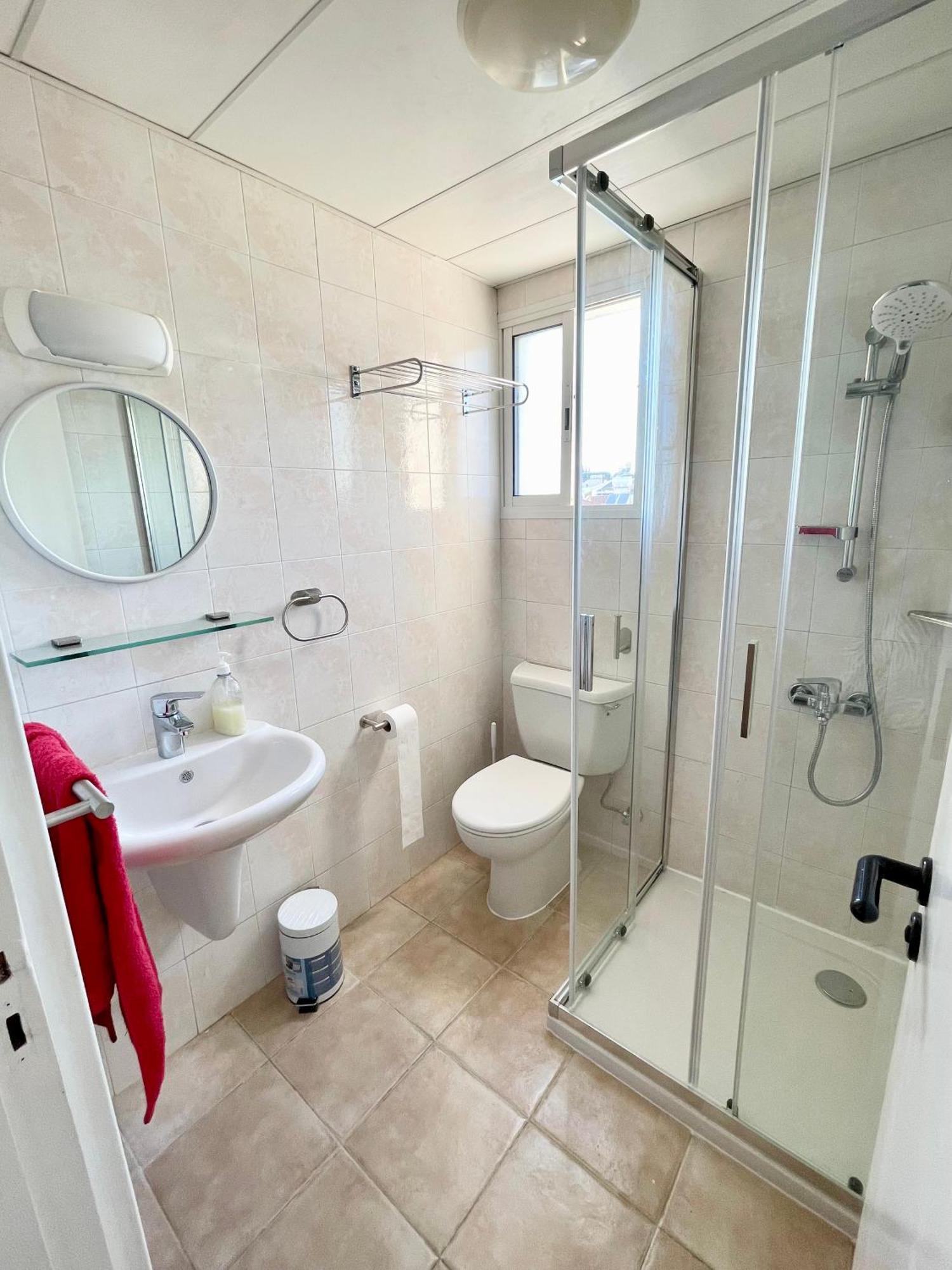 Cosy Refurbished Centre Apartment *