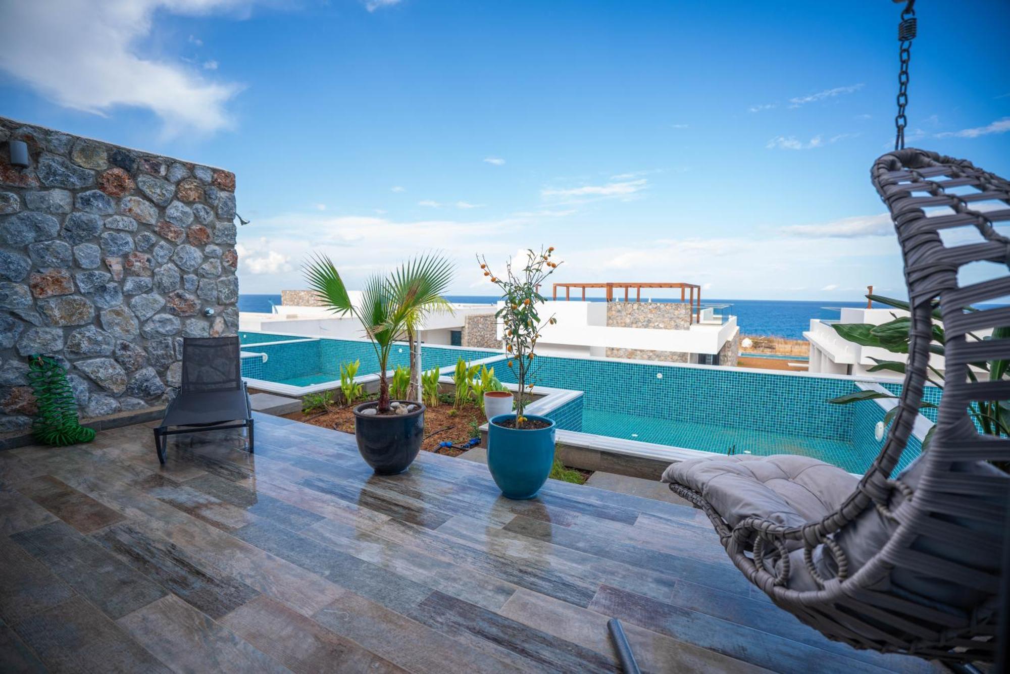 Oceanfront Oasis With Private Pool Stunning Views Apartment *