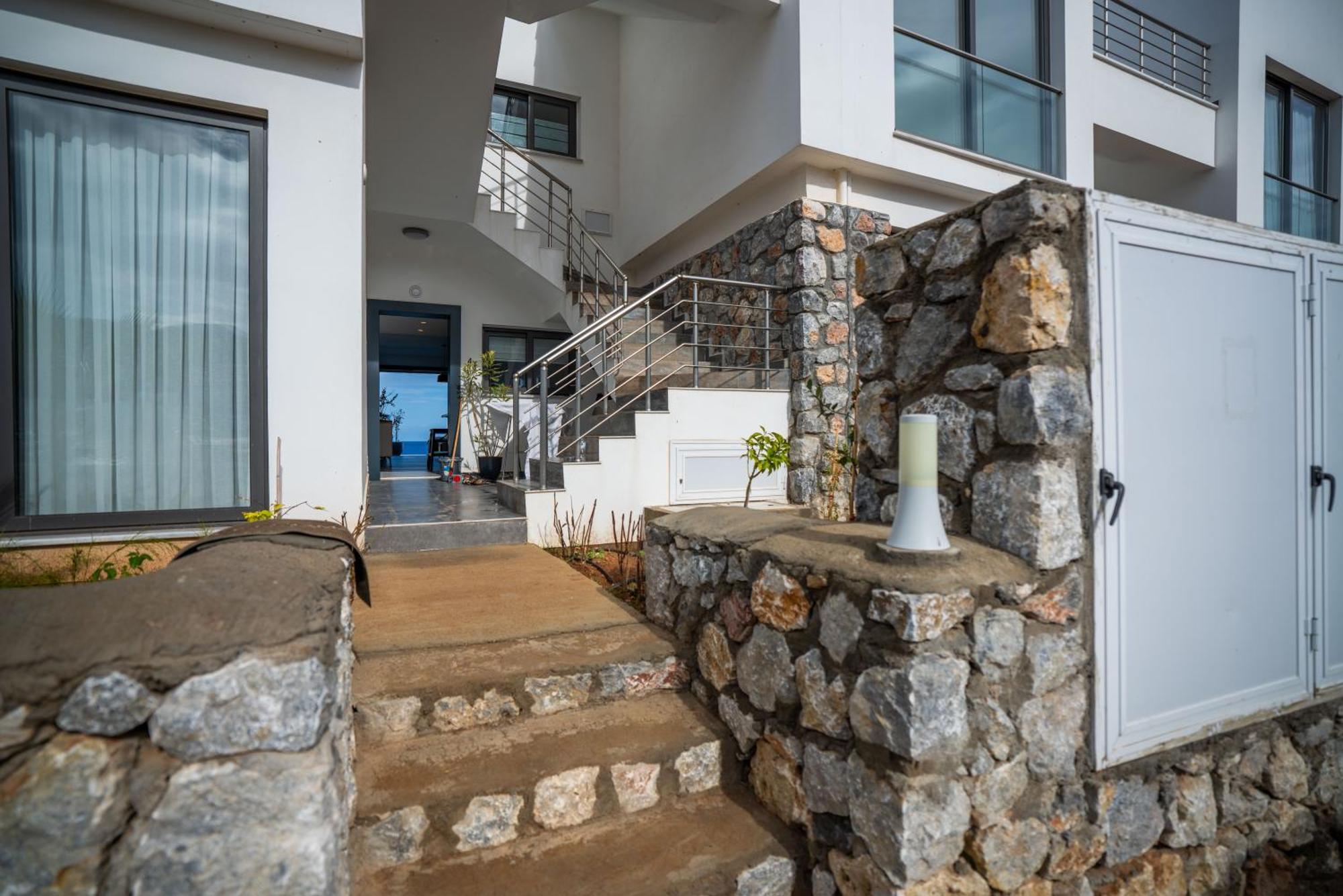 Apartment Oceanfront Oasis With Private Pool Stunning Views Kyrenia (Northern Cyprus)