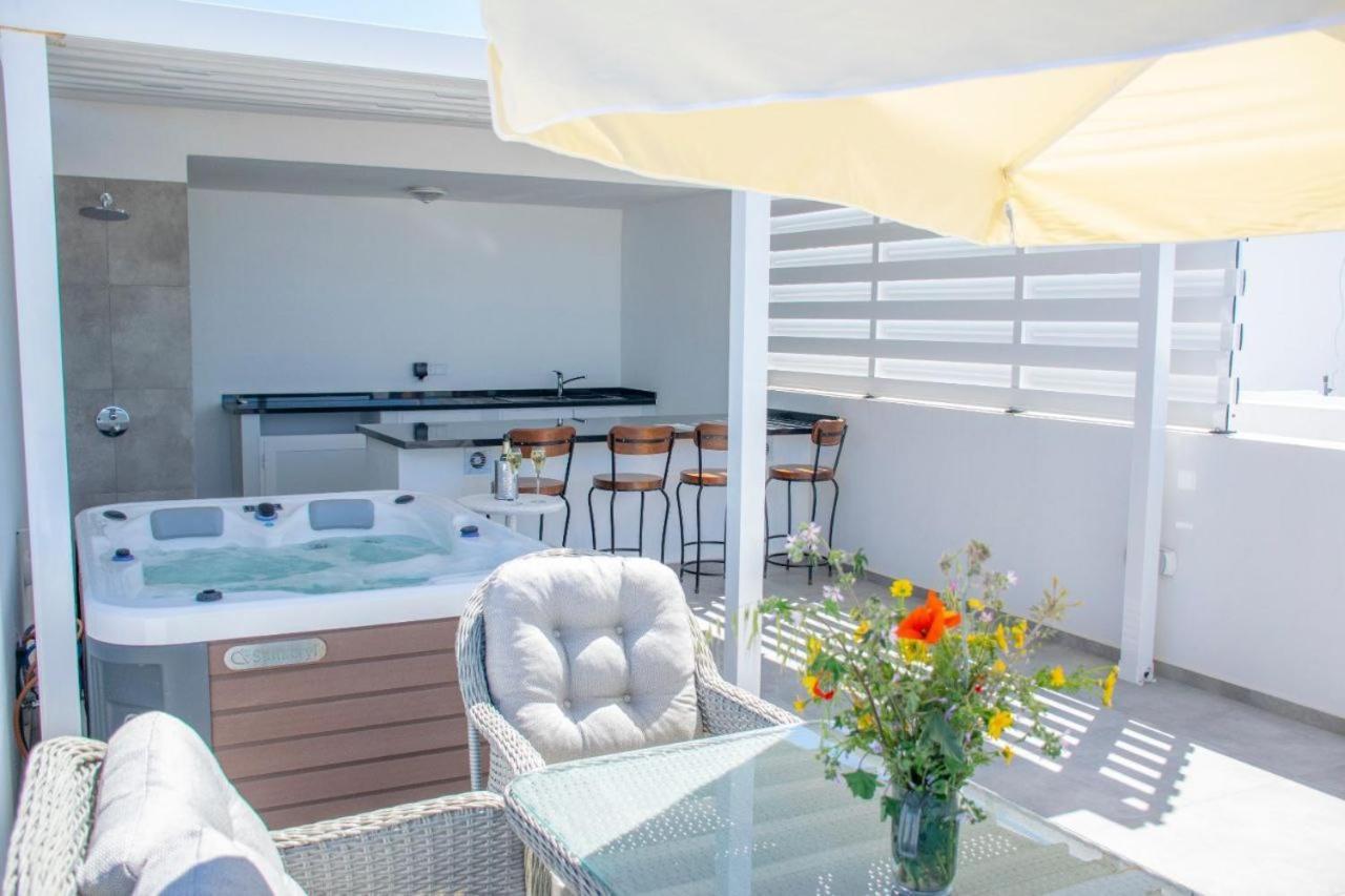 Luxurious Vacation With Private Jacuzzi Apartment Kyrenia (Northern Cyprus)