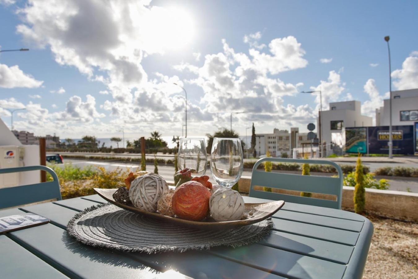 Eden-perfect Location, Sea View, Stylish Apartment Paphos