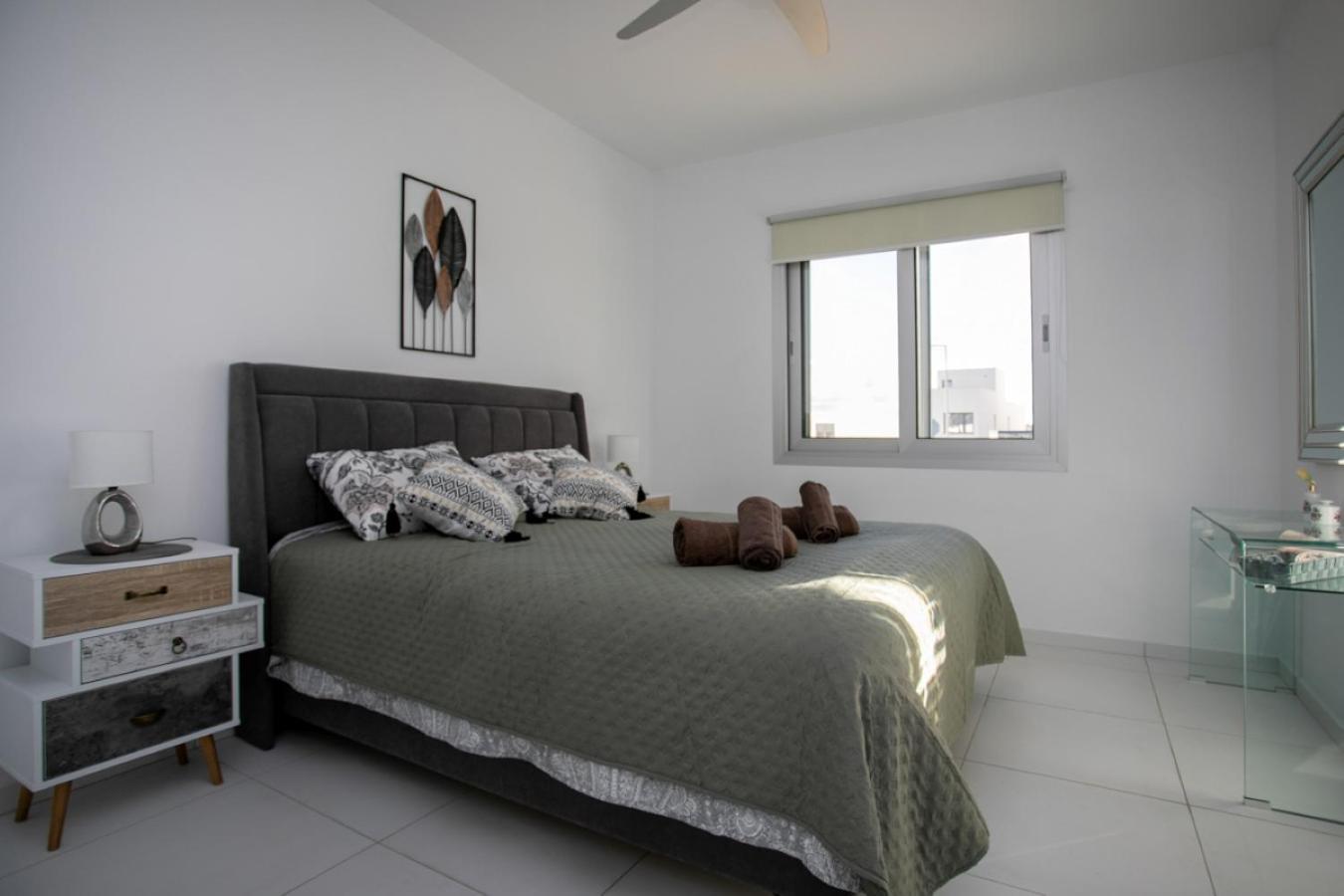 Eden-perfect Location, Sea View, Stylish Apartment Paphos