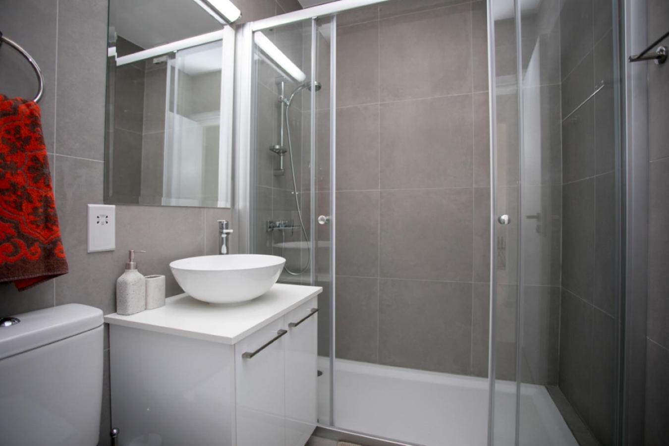 Eden-perfect Location, Sea View, Stylish Apartment