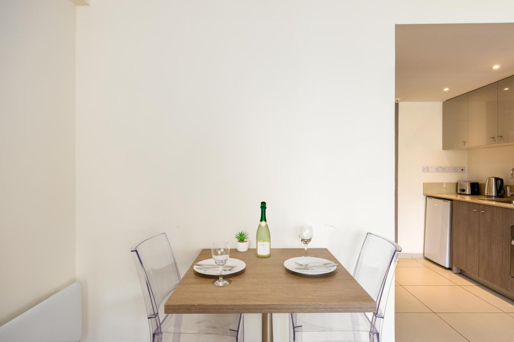 Aparthotel Melpo Antia & 4*