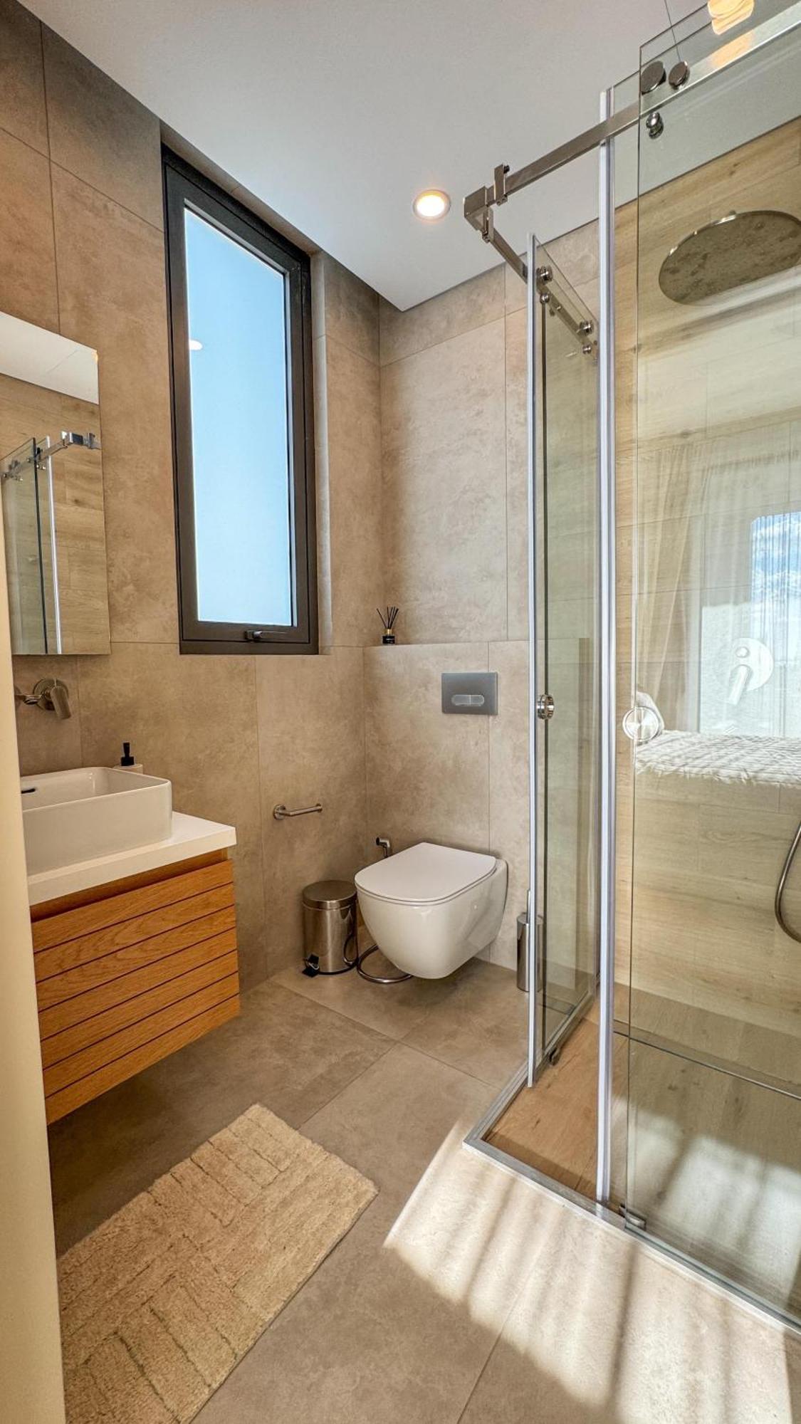 Malberry Park 302 - Modern 2 Bedroom With Pool, Gym, Jaccuzi Paphos