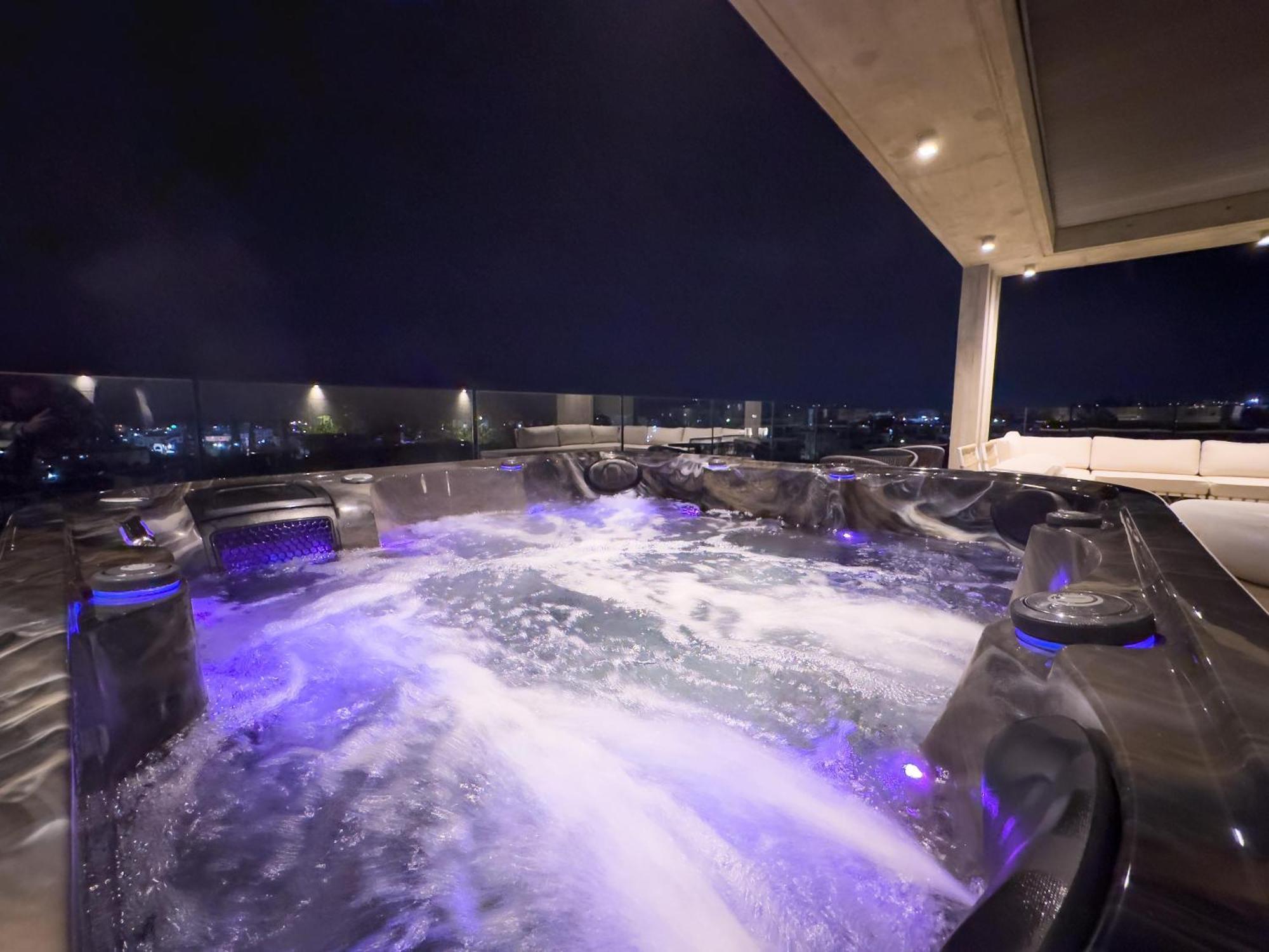 Malberry Park 302 - Modern 2 Bedroom With Pool, Gym, Jaccuzi *