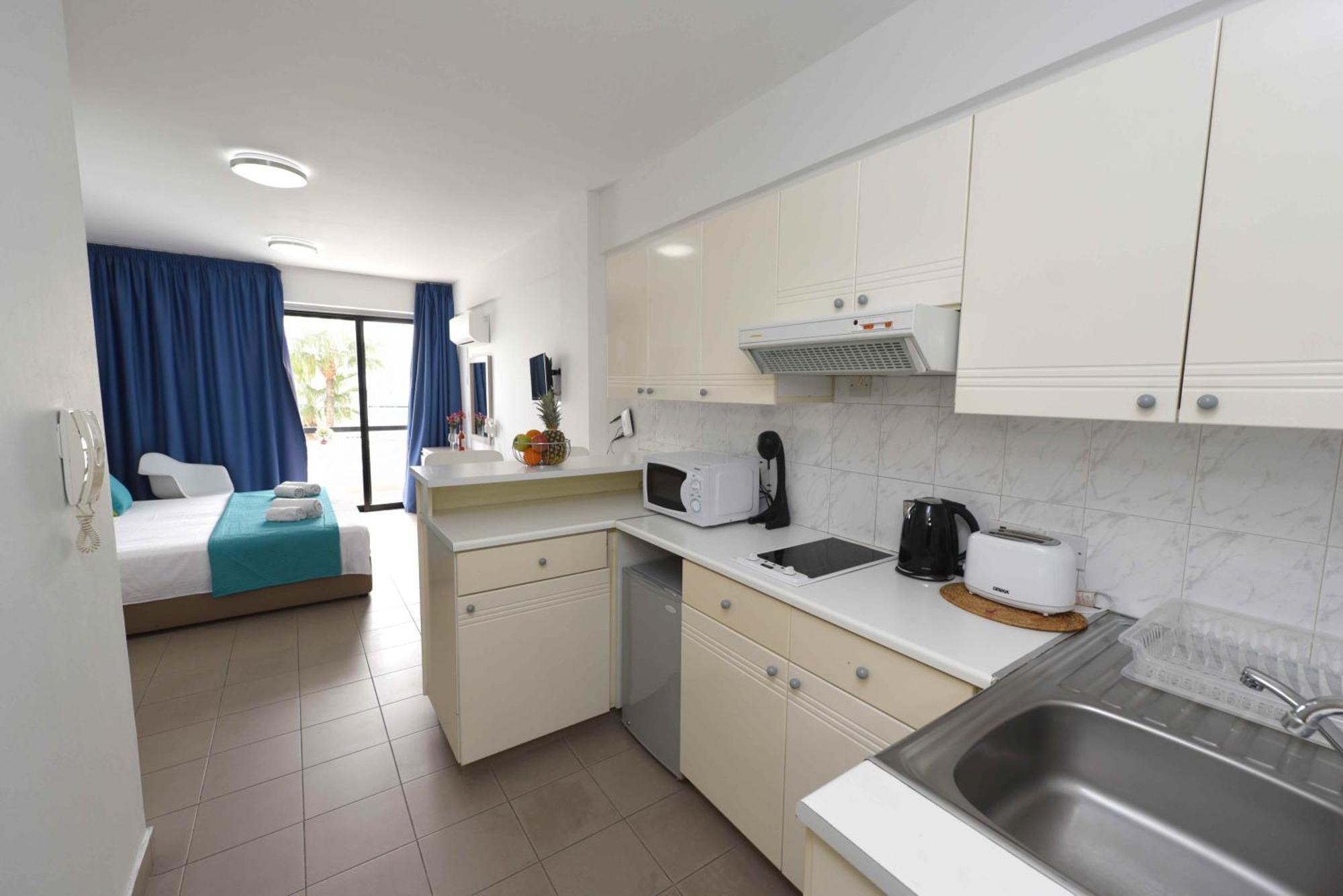 Finikoudes Sunrise Sea View Lux Apartment Larnaca