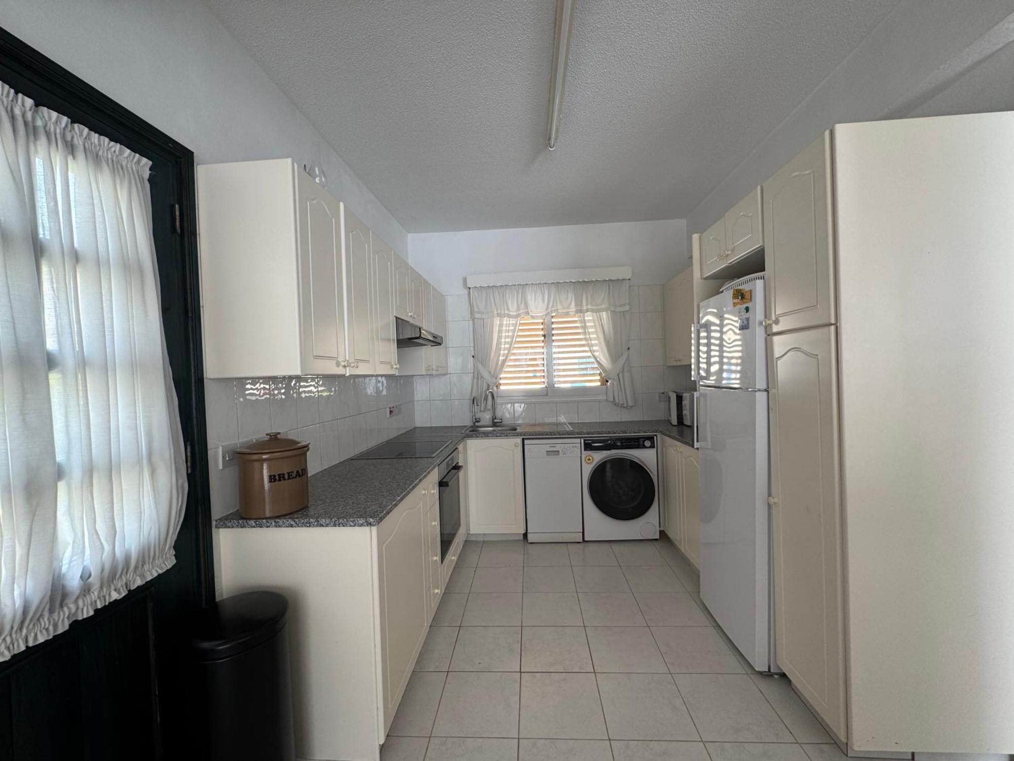 New Cozy Near The Beaches In The Magnificent Gardens Of Regina With Swimming Pools!
