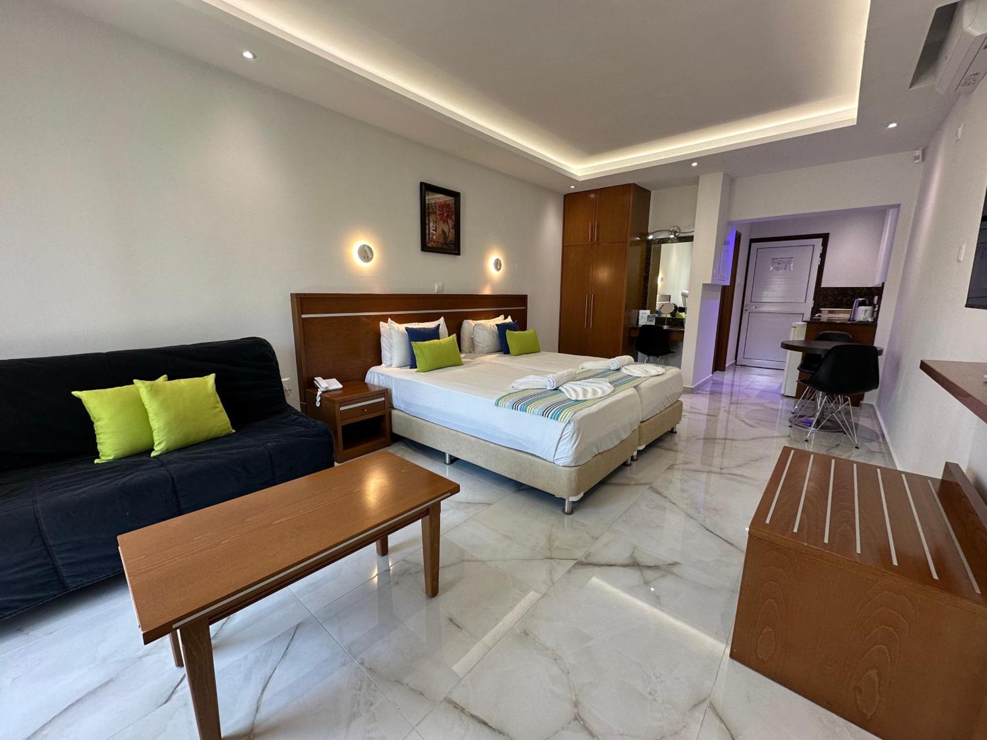Aparthotel Loutsiana Deluxe Apts 3*