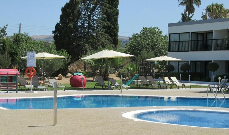 Royal Blue Hotel & Spa