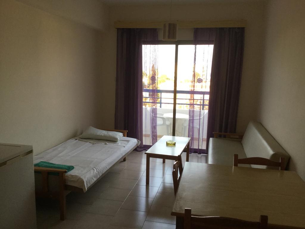 Aparthotel Maouris *